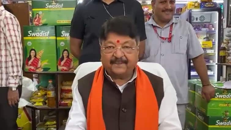 Indore: MP Minister Kailash Vijayvargiya Turns Shopkeeper To Run Family Store On Dhanteras — WA