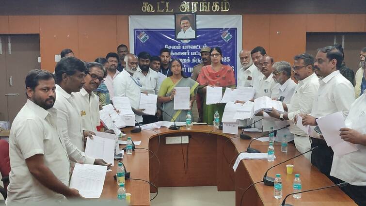 Salem District Draft Electoral Roll Released 29,61,513 voters have been placed - TNN சேலம் மாவட்ட வரைவு வாக்காளர் பட்டியல் வெளியீடு...   எத்தனை வாக்காளர்கள் இடம் பெற்றுள்ளனர்