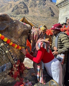 Sara Ali Khan Visits Kedarnath: सारा अली खानचं केदारनाथ दर्शन, पाहा फोटो