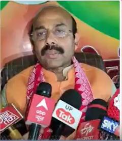 'कट्टर पंथियों से धनतेरस की न करें खरीददारी': Harish Dwivedi