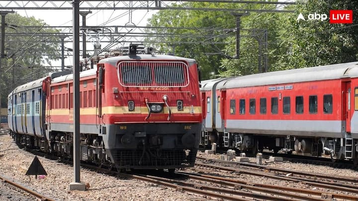 Indian Railway Rules: ट्रेन से जाने वाले हैं सफर पर तो सफर करने से पहले आपको भारतीय रेलवे के कुछ नियमों के बारे मेें पता होना है जरूरी. सफर के दौरान नहीं होगी कोई परेशानी.