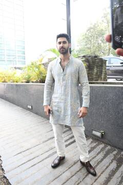 पिंक सूट में करीना कपूर का देसी अवतार, तो नवाबी लुक में दिखे इब्राहिम, धनतेरस पूजा के लिए धर्मा ऑफिस पहुंचे ये स्टार्स