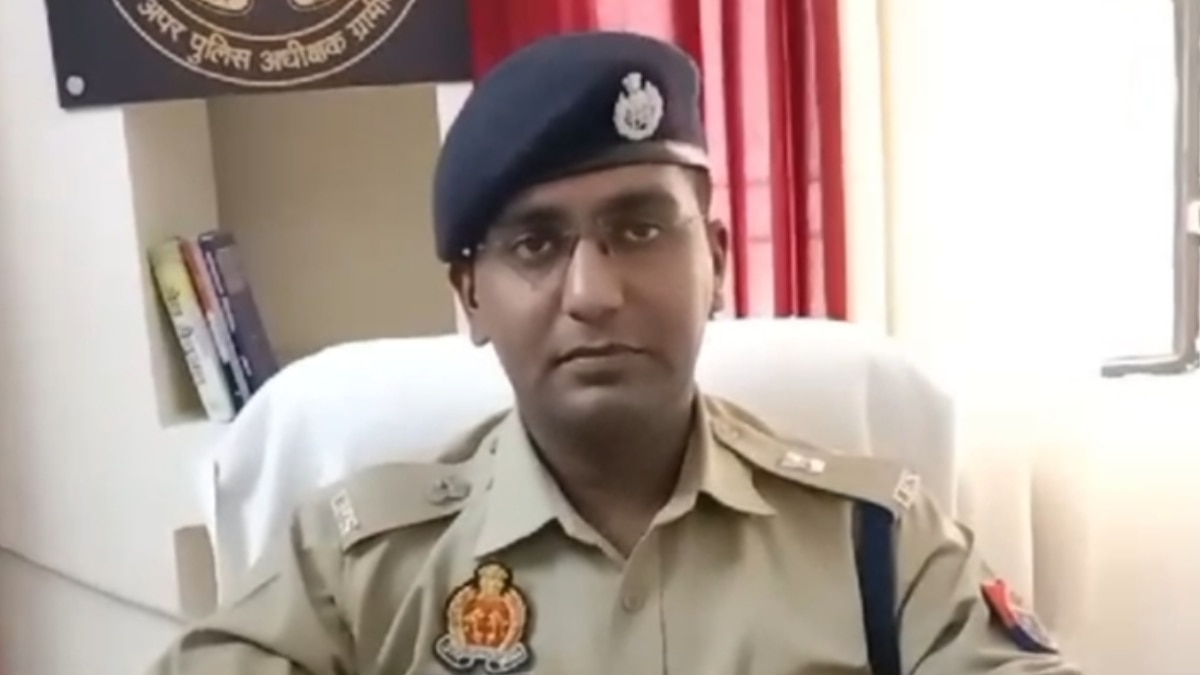 आजमगढ़: आरोपी थाने की दीवार फांद कर फरार, पुलिस के तलाशी का Video वायरल