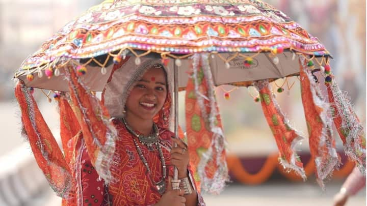 Ahead of the diya lighting, an elaborate Shobha Yatra with 18 tableaux depicting various episodes from Ramcharitmanas were showcased during the procession. (Source: X/@uptourismgov)