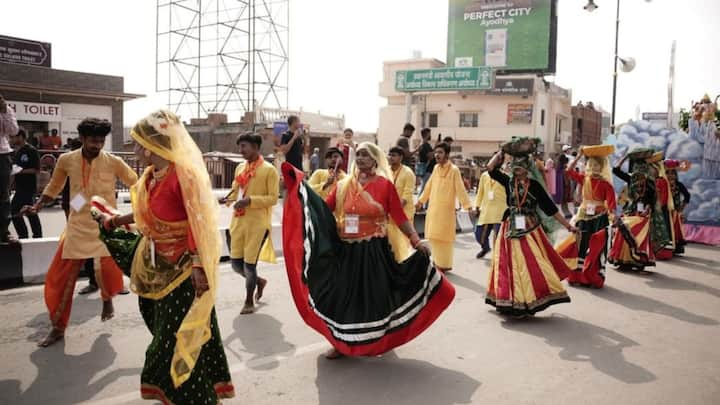 The 'Shobha Yatra' started from Saket Mahavidyalaya to the sound of firecrackers and bursts of gulal, while folk artists narrated the depictions live. (Source: X/@uptourismgov)