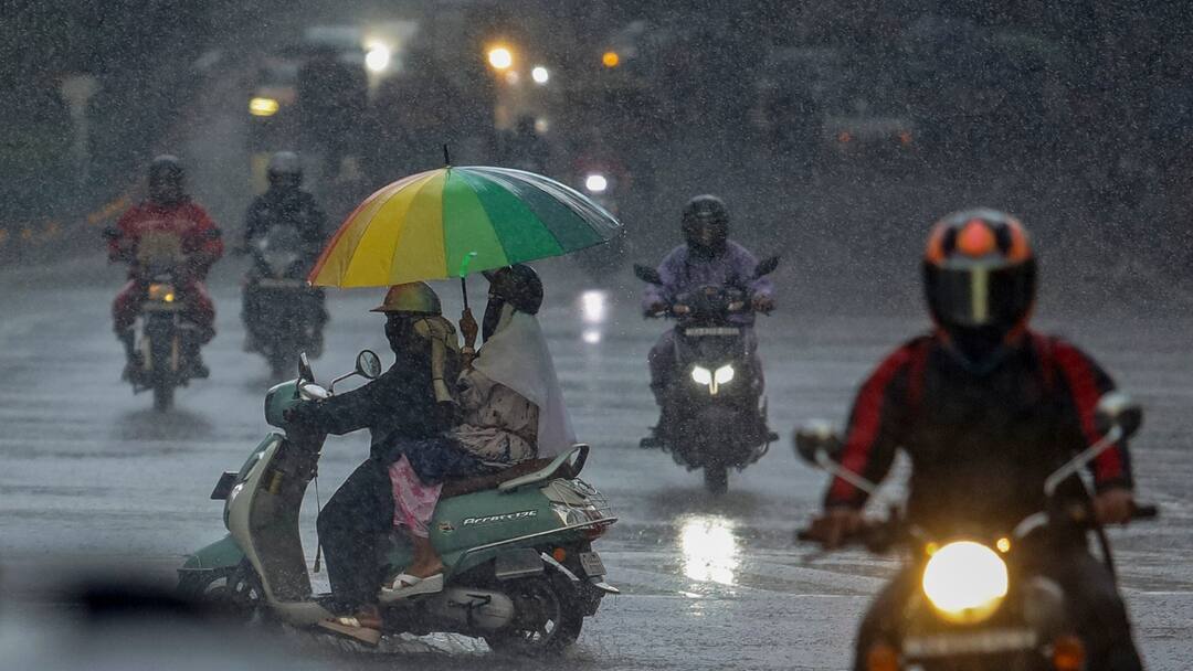 TN Rain Alert: தமிழ்நாட்டின் 10 மாவட்டங்களில் இன்று வெளுக்கப்போகும் கனமழை - எங்கெங்கு தெரியுமா? வானிலை அறிக்கை Tamilnadu Rain Updates chennai weather report today 10 districts may have heavy rain know More Details TN Rain Alert: தமிழ்நாட்டின் 10 மாவட்டங்களில் இன்று வெளுக்கப்போகும் கனமழை - எங்கெங்கு தெரியுமா? வானிலை அறிக்கை