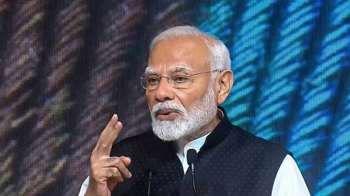 নরেন্দ্র মোদি এই প্রসঙ্গে তিনটি গুরুত্বপূর্ণ শব্দ মাথায় রাখতে বলেন, Stop, Think এবং তারপরেই Action।