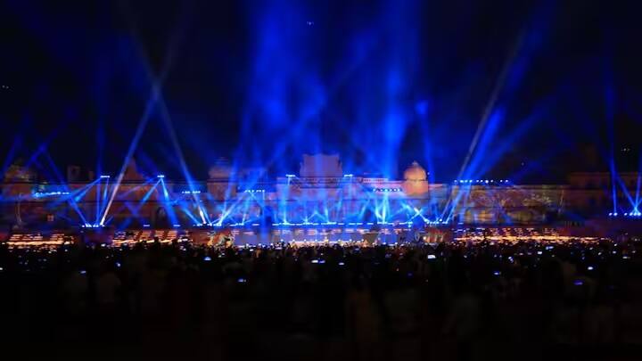 गिनीज अधिकारी ने कहा कि उत्तर प्रदेश पर्यटन विभाग, अयोध्या जिला प्रशासन और सरयू आरती समिति ने मिलकर सबसे बड़ी संख्या में लोगों (1,121) द्वारा आरती करने का विश्व रिकॉर्ड बनाया है.