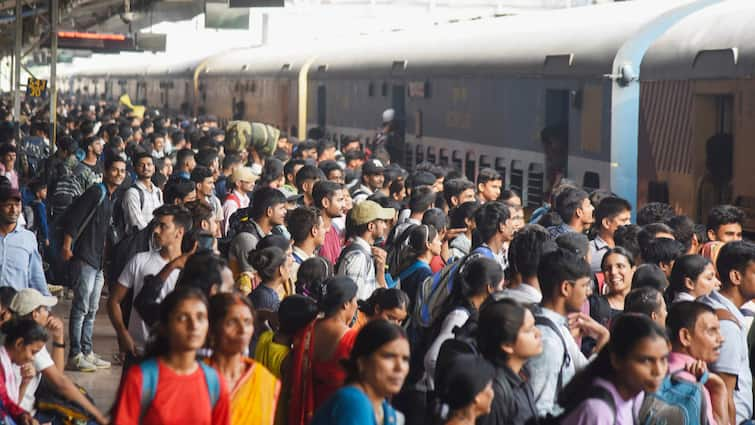 Western Railways To Impose Penalty For Extra Baggage Following Stampede In Bandra