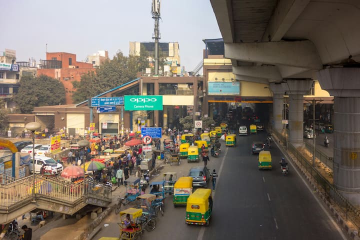 लोगों को प्रदूषण के खतरों के बारे में जागरूक करना और उन्हें प्रदूषण कम करने के उपायों को अपनाने के लिए प्रेरित करके ही प्रदूषण को कम किया जा सकता है.