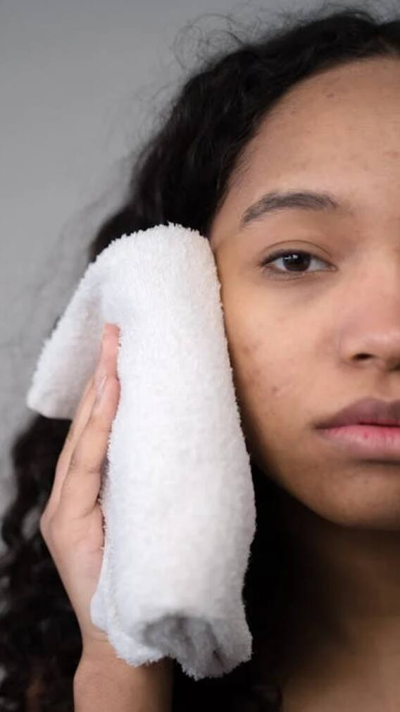 तौलिये से कैसे पोछना चाहिए मुंह, नहीं जानते होंगे आप