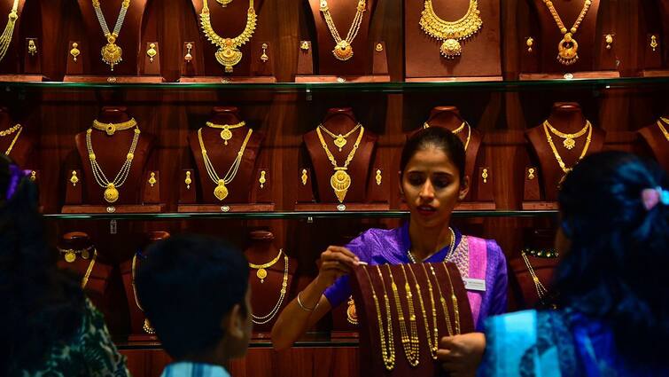 Gold Prices Soar as Festive Season Intensifies