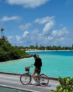 Are Vedang Raina And The Kapoor Sisters On Vacation Together? Latest Photos Fuel Rumors