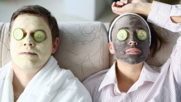 2. Apply Nourishing Face Masks: Use a hydrating and clarifying face mask a few times a week to rejuvenate your skin. Choose a mask with natural ingredients like honey or aloe vera to soften and hydrate your skin for a festive glow. (Image Source: Pinterest/beautytapofficial)