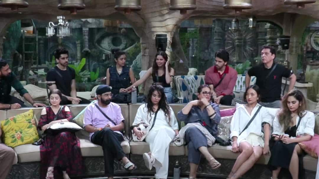 Entertainment Bigg Boss 18 week 4 Nominations this 7 contestents got nominated for bigg boss elimination television Bigg Boss 18: बिगबॉसच्या घरात 7 जणांवर Elimination ची टांगती तलवार, अविनाश, श्रुतिकासह कोणते स्पर्धक झाले नॉमिनेट?