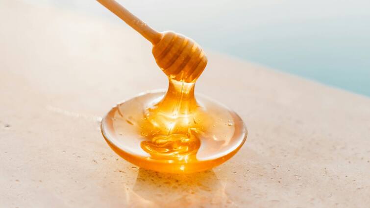 drink honey everyday but know some rules to avoid any health problem Honey Benefits: সুস্থ থাকতে রোজ মধু খাচ্ছেন ? এই নিয়মিগুলি মেনে চলছেন তো ?