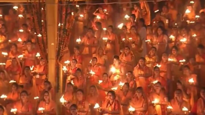 Nearly 1,100 people performed a special 'aarti' on the banks of the river with Chief Minister Yogi Adityanath in attendance. (Source: X/@uptourismgov)