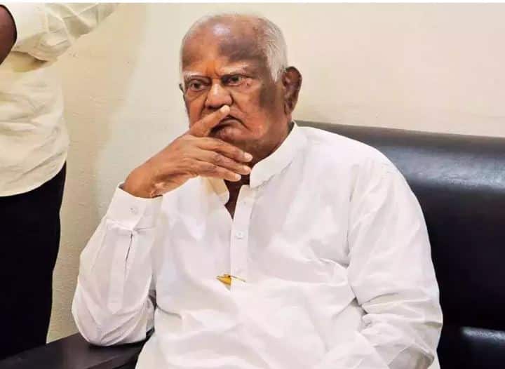 Maharashtra Assembly Election 2024 Madhukar Rao Chavan will contest independent election from Tuljapur Assembly Constituency तुळजापूरचं धोतर विधानसभेवर जाणारचं, काँग्रेसच्या माजी मंत्र्यानं हाती घेतला बंडाचा झेंडा