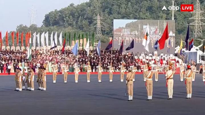 इससे पहले PM ने सोशल मीडिया प्लेटफॉर्म X पर एक पोस्ट शेयर करते हुए लिखा कि भारत रत्न सरदार वल्लभभाई पटेल की जन्म-जयंती पर उन्हें मेरा शत-शत नमन. देश की आजादी के बाद कई रियासतों को भारत में विलय का श्रेय सरदार वल्लभ भाई पटेल को जाता है.