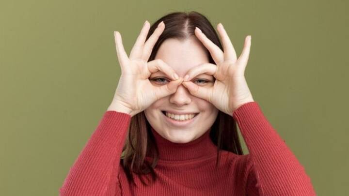 তবে চোখের কালি দূর করতে কিছু ঘরোয়া উপায়েই মিলবে সমাধান। দামি দামি কসমেটিকসের দরকার পড়বে না।