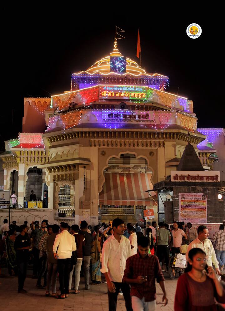 देशभरात दिवाळीचा उत्सव मोठ्या धुमधडाक्यात साजरा केला जात आहे. दिव्यांची उजळण आणि विद्युत रोषणाईने घरोघरी प्रकाश पडलाय.