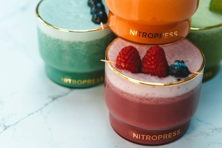 फळे आणि त्यांचा रस या दोन्हींचे स्वतःचे फायदे आहेत, परंतु फळे अधिक आरोग्यदायी आहेत. याचे कारण काय? चला जाणून घेऊया..