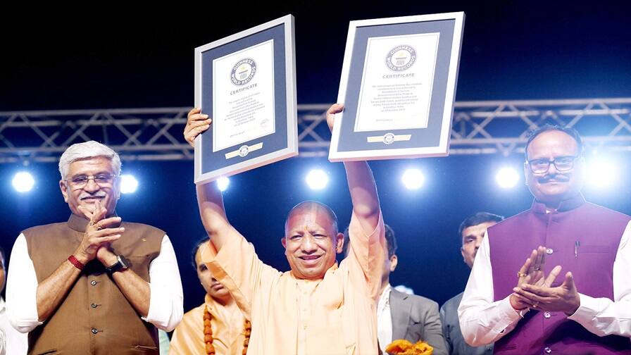 Deepotsav 2024: 25 લાખથી વધુ દીવડાઓથી ઝળહળી ઉઠ્યું અયોધ્યા, બનાવ્યા બે નવા વર્લ્ડ રેકોર્ડ Deepotsav 2024 25 Lakh Diyas Illuminate Saryu Ghat Setting New Guinness World Record Deepotsav 2024: 25 લાખથી વધુ દીવડાઓથી ઝળહળી ઉઠ્યું અયોધ્યા, બનાવ્યા બે નવા વર્લ્ડ રેકોર્ડ