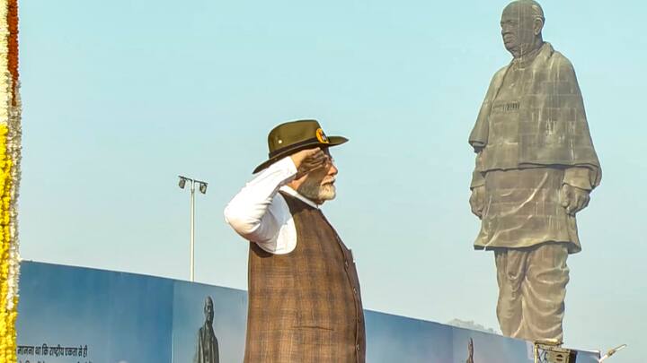 PM Modi takes salute of the Ekta Diwas Parade at the Statue of Unity on the occasion of Sardar Vallabhbhai Patel's birth anniversary in Kevadia, Gujarat. At a nearby venue, he administered the Ekta Diwas pledge to a gathering and witness the Rashtriya Ekta Diwas parade. (Photo: PTI)