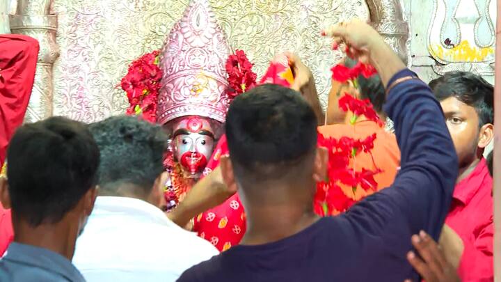 এখানেই তপস্যা করে সিদ্ধিলাভ করেন তারা মায়ের ভক্ত বামাক্ষ্যাপা। ফলে তারাপীঠ সিদ্ধপীঠ হিসেবেও পরিচিত।