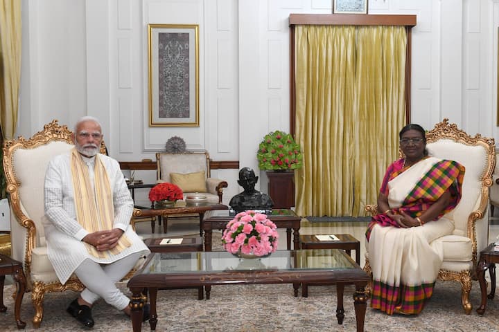 Prime Minister Modi called on President Droupadi Murmu at Rashtrapati Bhavan and exchanged Diwali greetings.