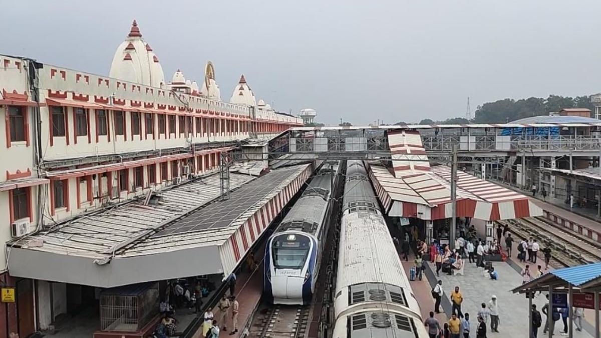 वाराणसी रेलवे स्टेशन पर बढ़ाई गई सुरक्षा, यात्रियों की सुविधा के लिए लिया ये अहम फैसला