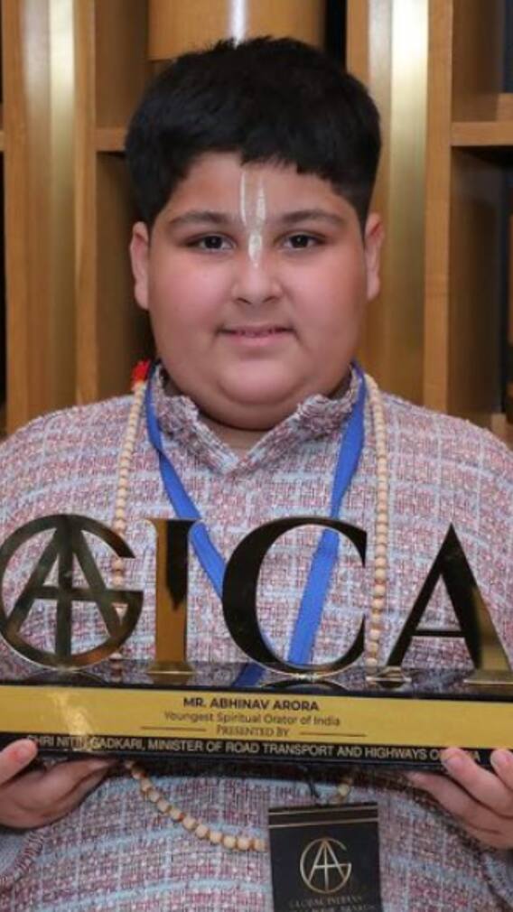 लाइव कैमरे पर अभिनव अरोड़ा की बोलती हुई बंद, कृष्ण के सवाल पर जवाब देने में छूटे पसीने