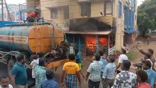 தஞ்சாவூரில் மளிகைக்கடையில் தீ விபத்து... ரூ.5 லட்சம் மதிப்பு பொருட்கள் எரிந்து சாம்பல்