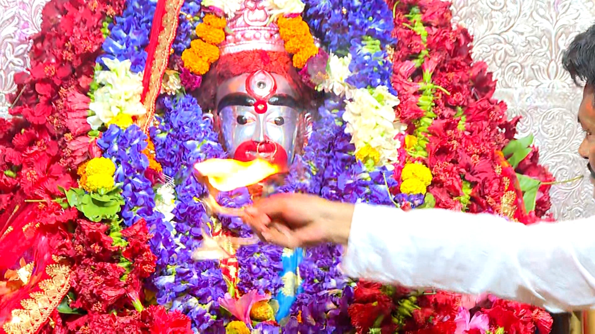 Tarapith: পঞ্চ উপাচারে মঙ্গলারতি, বিশেষ নিশি পুজো, তারাপীঠে সাড়ম্বরে তারা মায়ের পুজো