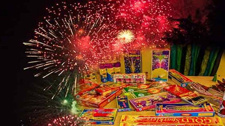 Diwali 2024 tamilnadu people celebrate diwali festival today know full details here Diwali 2024: போட்றா வெடிய! இன்று தீபாவளி கொண்டாட்டம்! புத்தாடை அணிந்து பட்டாசு வெடித்து மக்கள் உற்சாகம்!