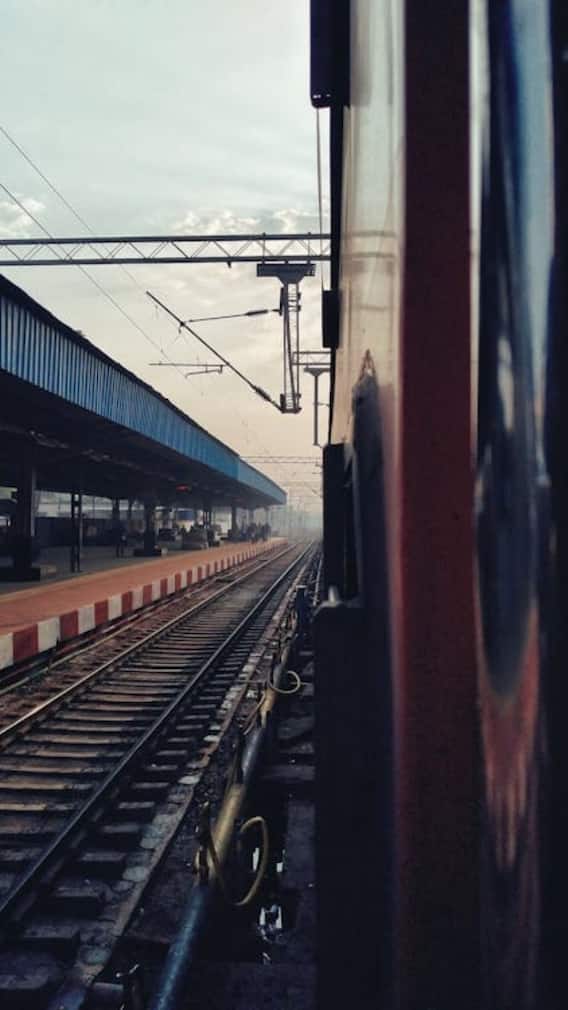 দূরপাল্লার ট্রেনে সফরের পরিকল্পনা? টিকিট কাটার নিয়মে পরিবর্তন, লাগু আগামীকাল থেকেই