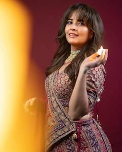 Anasuya Bharadwaj: అనసూయ దీపావళి సంబరాలు - వెలుగుల్లో స్టార్ యాక్ట్రెస్