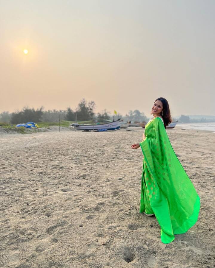 श्रेयाने नुकतेच तिचे हिरव्या साडीतले फोटो शेअर केले आहेत.