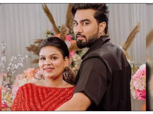 ਚੌਥੇ ਵਿਆਹ ਦੀਆਂ ਅਫਵਾਹਾਂ ਇਨ੍ਹੀਂ ਦਿਨੀਂ ਮਲਿਕ ਪਰਿਵਾਰ 'ਚ ਅਰਮਾਨ ਮਲਿਕ ਦੇ ਚੌਥੇ ਵਿਆਹ ਦੀਆਂ ਅਫਵਾਹਾਂ ਵੀ ਉੱਡ ਰਹੀਆਂ ਹਨ। ਹਾਲ ਹੀ 'ਚ ਸੋਸ਼ਲ ਮੀਡੀਆ 'ਤੇ ਇਕ ਵੀਡੀਓ ਵਾਇਰਲ ਹੋਈ ਸੀ, ਜਿਸ 'ਚ ਅਰਮਾਨ ਦੇ ਬੇਟੇ ਦਾ ਕੇਅਰਟੇਕਰ ਲਕਸ਼ੈ ਅਰਮਾਨ ਲਈ ਕਰਵਾ ਚੌਥ ਦਾ ਵਰਤ ਤੋੜਦੇ ਨਜ਼ਰ ਆ ਰਹੇ ਸਨ। ਖਬਰਾਂ ਹਨ ਕਿ ਅਰਮਾਨ ਆਪਣੇ ਬੇਟੇ ਦੇ ਕੇਅਰਟੇਕਰ ਨਾਲ ਵਿਆਹ ਕਰਨ ਜਾ ਸਕਦੇ ਹਨ, ਹਾਲਾਂਕਿ, ਤਾਜ਼ਾ ਵੀਲੌਗ ਵਿੱਚ, ਪਾਇਲ ਮਲਿਕ ਨੇ ਅਜਿਹੀਆਂ ਖਬਰਾਂ ਦਾ ਖੰਡਨ ਕੀਤਾ ਹੈ ਅਤੇ ਕਿਹਾ ਹੈ ਕਿ ਹੁਣ ਸਾਡੇ ਘਰ ਵਿੱਚ ਕੋਈ ਤੀਜੀ ਪਤਨੀ ਨਹੀਂ ਆਵੇਗੀ।