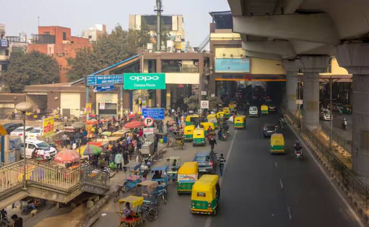 ਲੋਕਾਂ ਨੂੰ ਪ੍ਰਦੂਸ਼ਣ ਦੇ ਖ਼ਤਰਿਆਂ ਤੋਂ ਜਾਣੂ ਕਰਵਾ ਕੇ ਅਤੇ ਪ੍ਰਦੂਸ਼ਣ ਘਟਾਉਣ ਲਈ ਉਪਰਾਲੇ ਕਰਨ ਲਈ ਪ੍ਰੇਰਿਤ ਕਰਕੇ ਹੀ ਪ੍ਰਦੂਸ਼ਣ ਨੂੰ ਘੱਟ ਕੀਤਾ ਜਾ ਸਕਦਾ ਹੈ।