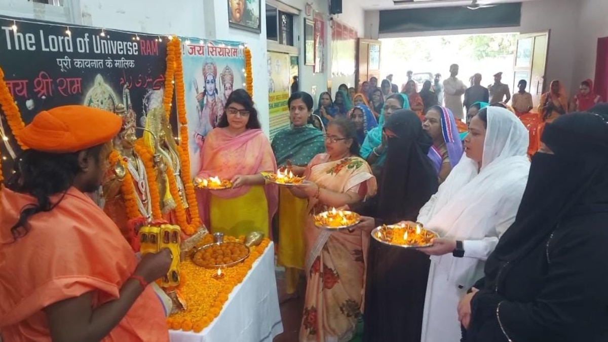 वाराणसी में दीपावली पर दिखा भाईचारा, मुस्लिम महिलाओं ने उतारी भगवान राम की आरती