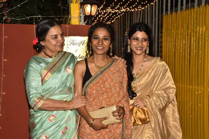 Konkona Sen was also seen posing with Shabana Azmi as she came for the party.