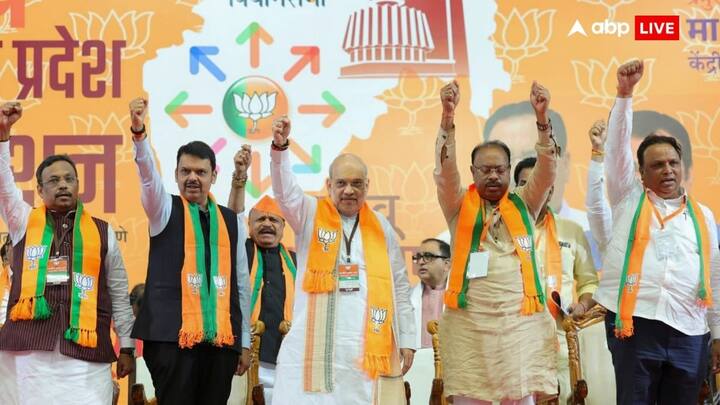 न्यूज तक के स्पेशल शो साप्ताहिक सभा में  नीरजा चौधरी कॉन्ट्रीब्यूटिंग एडिटर ने कहा कि कांग्रेस ने पिछले चुनाव की तुलना में 11% की बढ़त हासिल की है, लेकिन बीजेपी का स्ट्राइक रेट काफी बेहतर था. यह चुनाव आगामी रणनीतियों पर भी असर डालेगा.