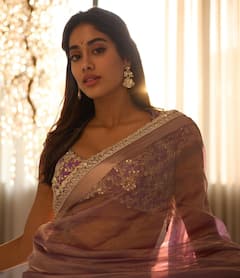 Janhvi Kapoor Diwali Look : జాన్వీ కపూర్​కి సంవత్సరంలో నచ్చిన టైమ్​ ఇదేనట.. దీపావళి వేడుకలకు చీరలో వెళ్లిన దేవర బ్యూటీ