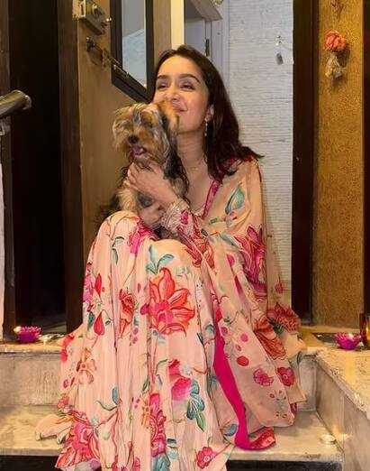 Diwali 2024: માતા લક્ષ્મી-ગણેશજીની પૂજા કરી શ્રદ્ધા કપૂરે પરિવાર સાથે સેલિબ્રેટ કરી દિવાળી