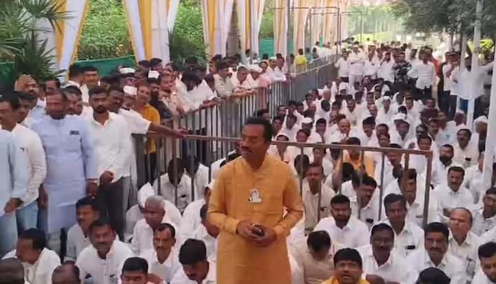 लोकसभा निवडणुकीत महाविकास आघाडीला घवघवीत यश मिळालं असून पुन्हा एकदा शरद पवारांचा (Sharad Pawar) करिश्मा महाराष्ट्राने पाहिला आहे.