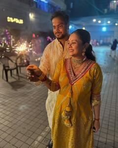 Diwali 2024: प्रेग्नेंट देवोलीना भट्टाचार्जी ने पति संग फूलझड़ी जलाकर मनाया दिवाली का जश्न, येलो सूट में इठलाती दिखीं एक्ट्रेस