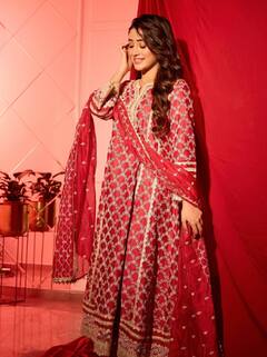 कभी दिये जलाकर, तो कभी मिठाई खाकर... शिवांगी जोशी ने सेलिब्रेट किया दिवाली का त्योहार, रेड कलर के सूट में लगीं बला की खूबसूरत