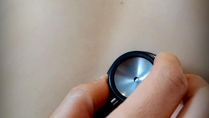 শুধুই দীপাবলিই নয়, এমনিতেই দূষণ নানা কারণে হয়। এর মধ্যে গাড়ির ধোঁয়াতো আছেই। নাইট্রোজেন ডাই অক্সাইডের মাত্রা ক্রমশ বাড়ছে।