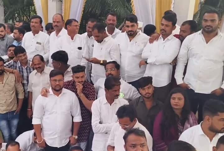 परंतु आजच कार्यकर्त्यांनी गोविंद बागेत गर्दी केल्याचं पाहायला मिळते.